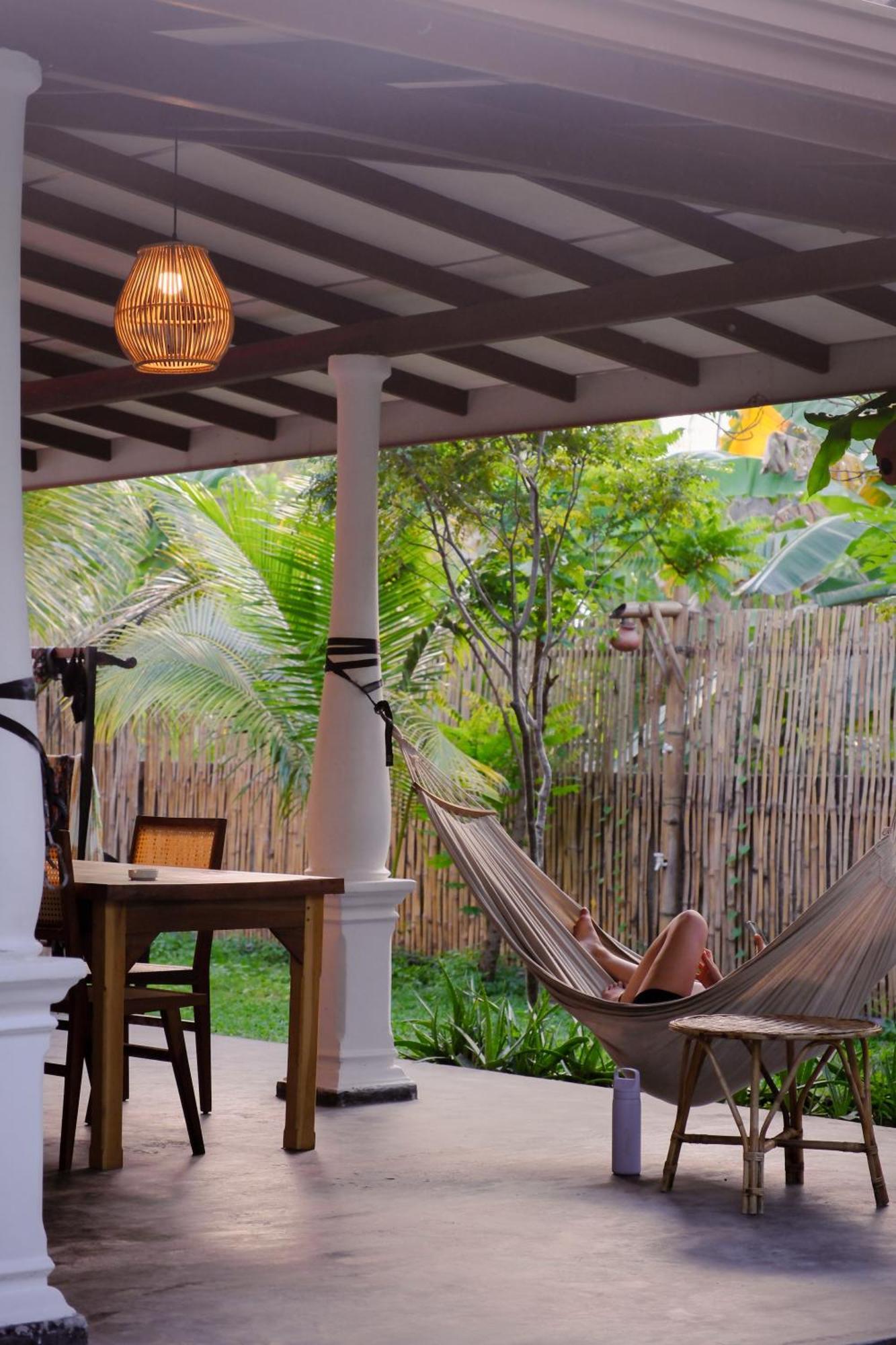 Hotel Makai Surf House Ahangama Exterior foto