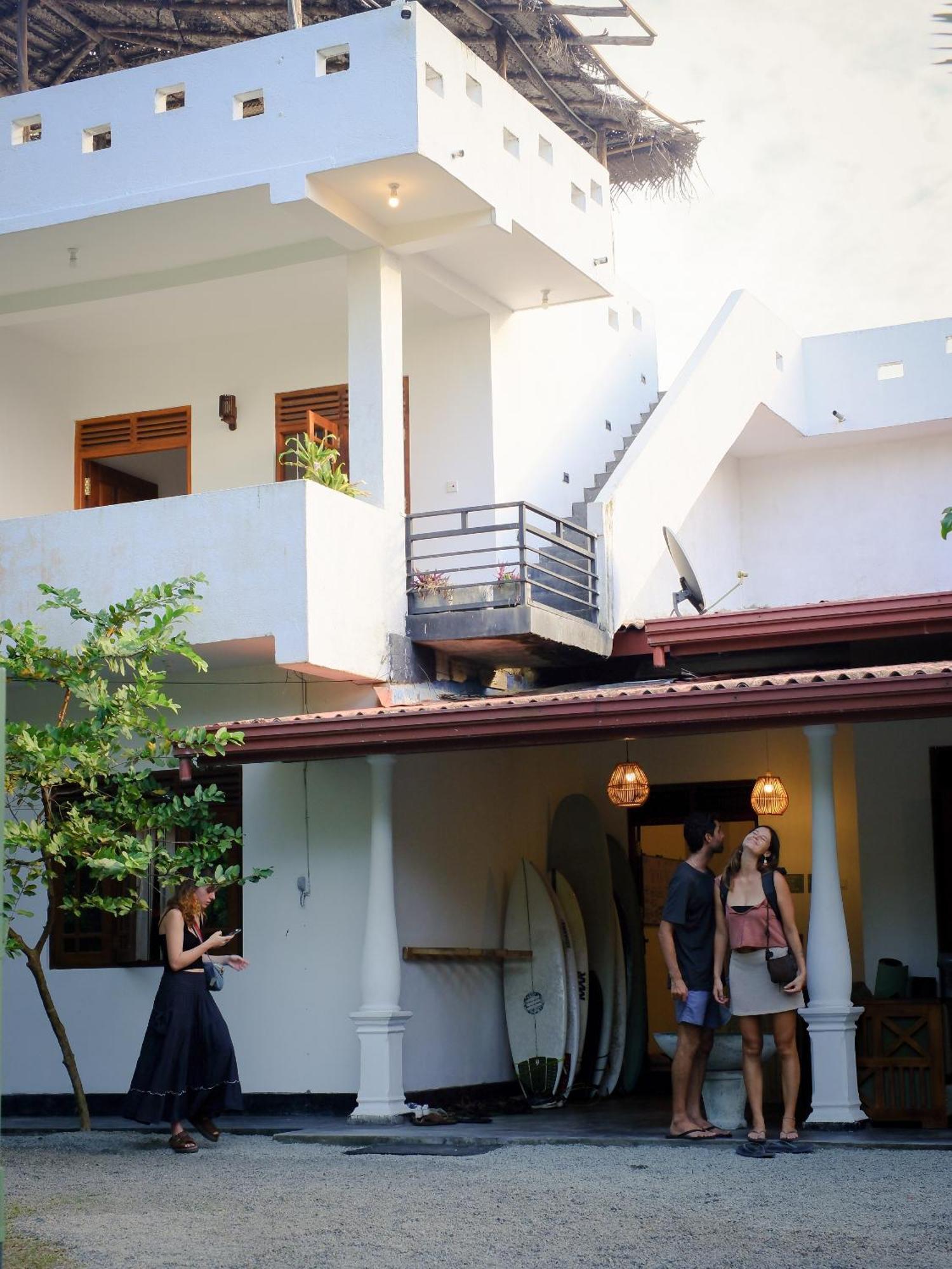 Hotel Makai Surf House Ahangama Exterior foto